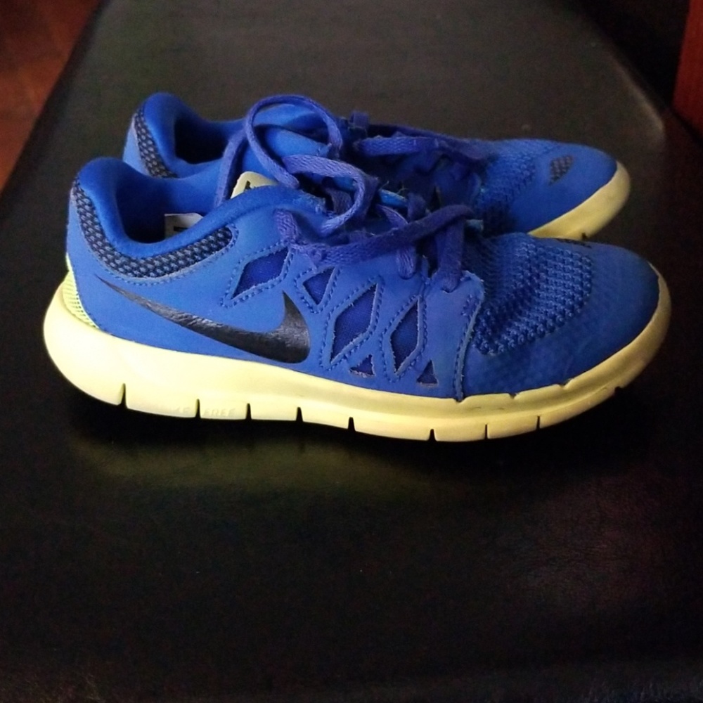 2Y nike shoes